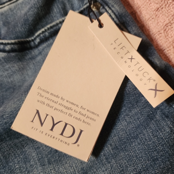 NYDJ size 6 jean shorts - named Ella - Picture 4 of 6